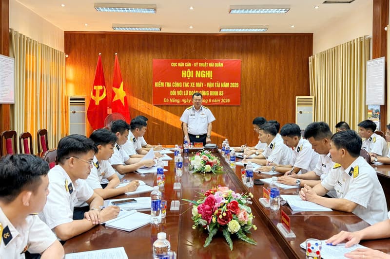 Cục Hậu cần - Kỹ thuật Hải quân kiểm tra công tác xe - máy, vận tải tại Lữ đoàn 83