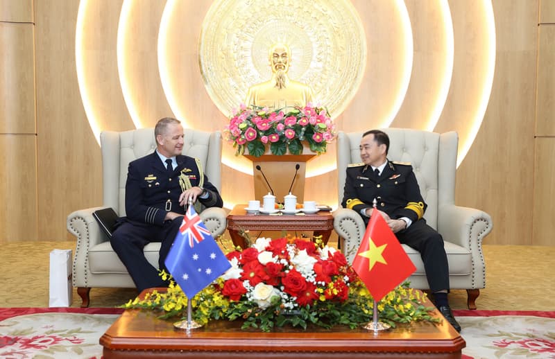 Phó Đô đốc Trần Thanh Nghiêm tiếp Tùy viên Quốc phòng Australia tại Việt Nam