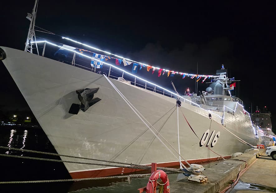 Chiến hạm hải quân các nước tại cảng Sydney về đêm