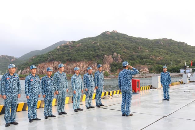 Trung đoàn 196 quyết tâm giành kết quả cao ngay từ ngày đầu xuân mới