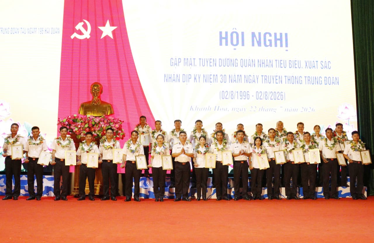 Trung đoàn 196 tuyên dương 30 quân nhân tiêu biểu xuất sắc