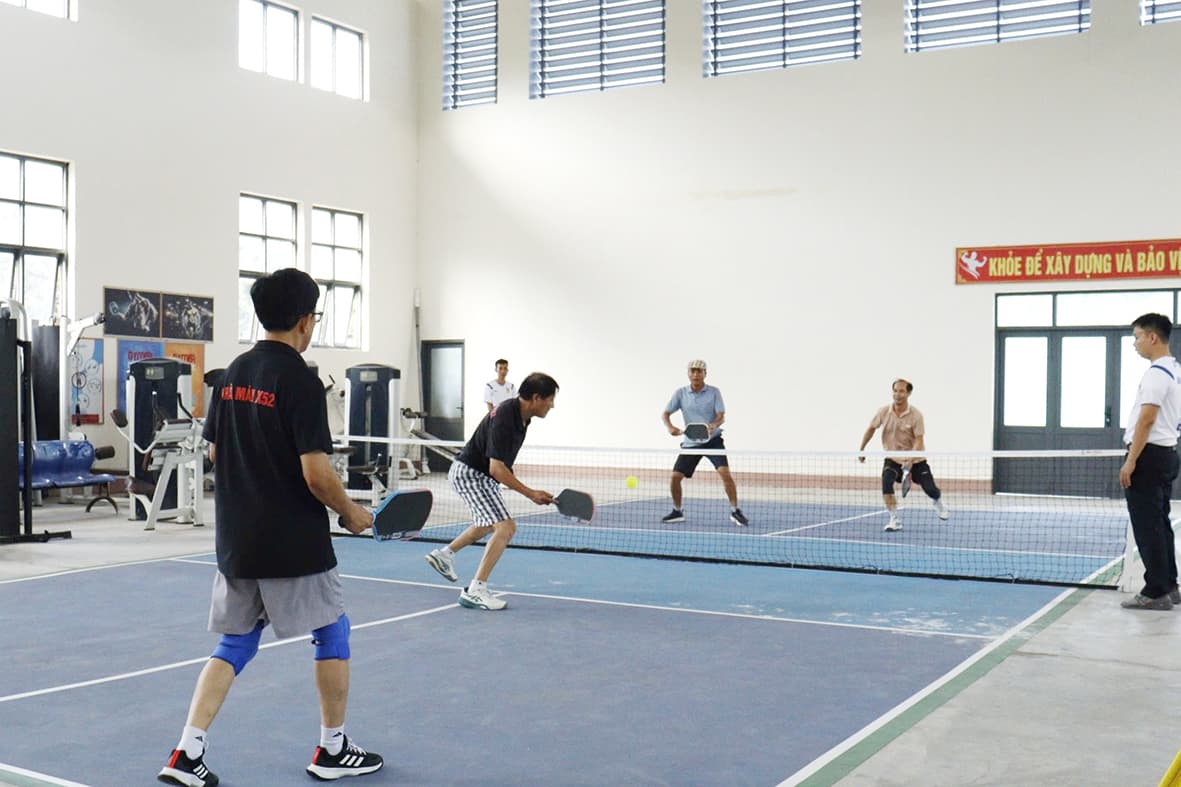 Trung đoàn 196 tổ chức giao lưu pickleball