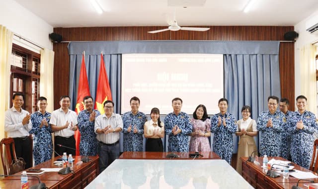 Trung đoàn 196 và Trường Đại học Cửu Long triển khai nội dung hỗ trợ đơn vị