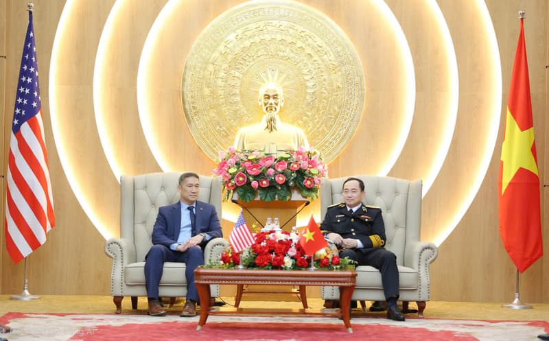 Quyền Bộ trưởng Hải quân Hoa Kỳ thăm Hải quân Việt Nam