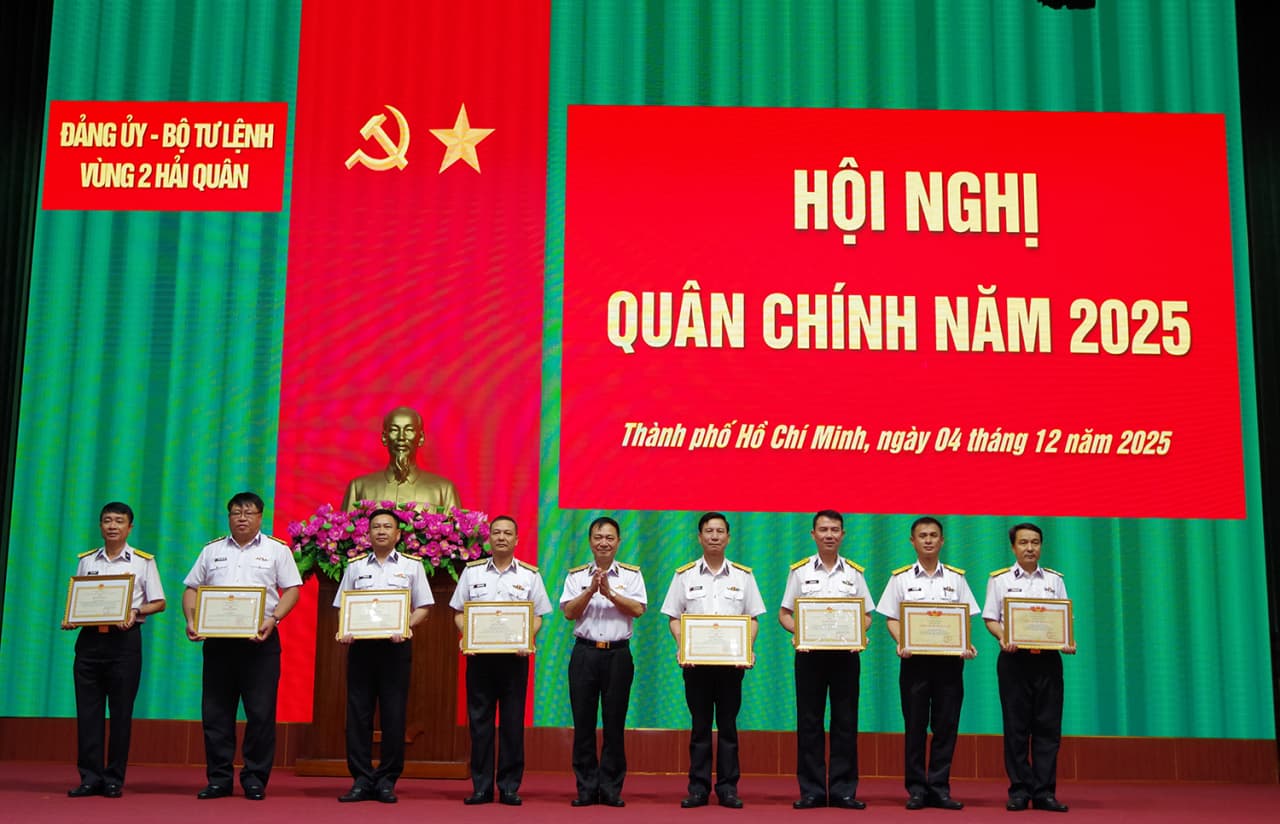 Vùng 2 Hải quân: Tham mưu, đề xuất, xử trí đúng đối sách các tình huống, bảo vệ vững chắc chủ quyền vùng biển