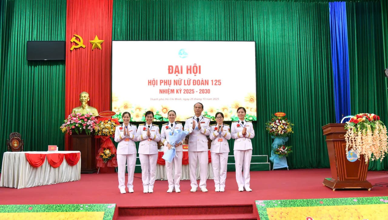 Phát huy vai trò phụ nữ trong xây dựng đơn vị