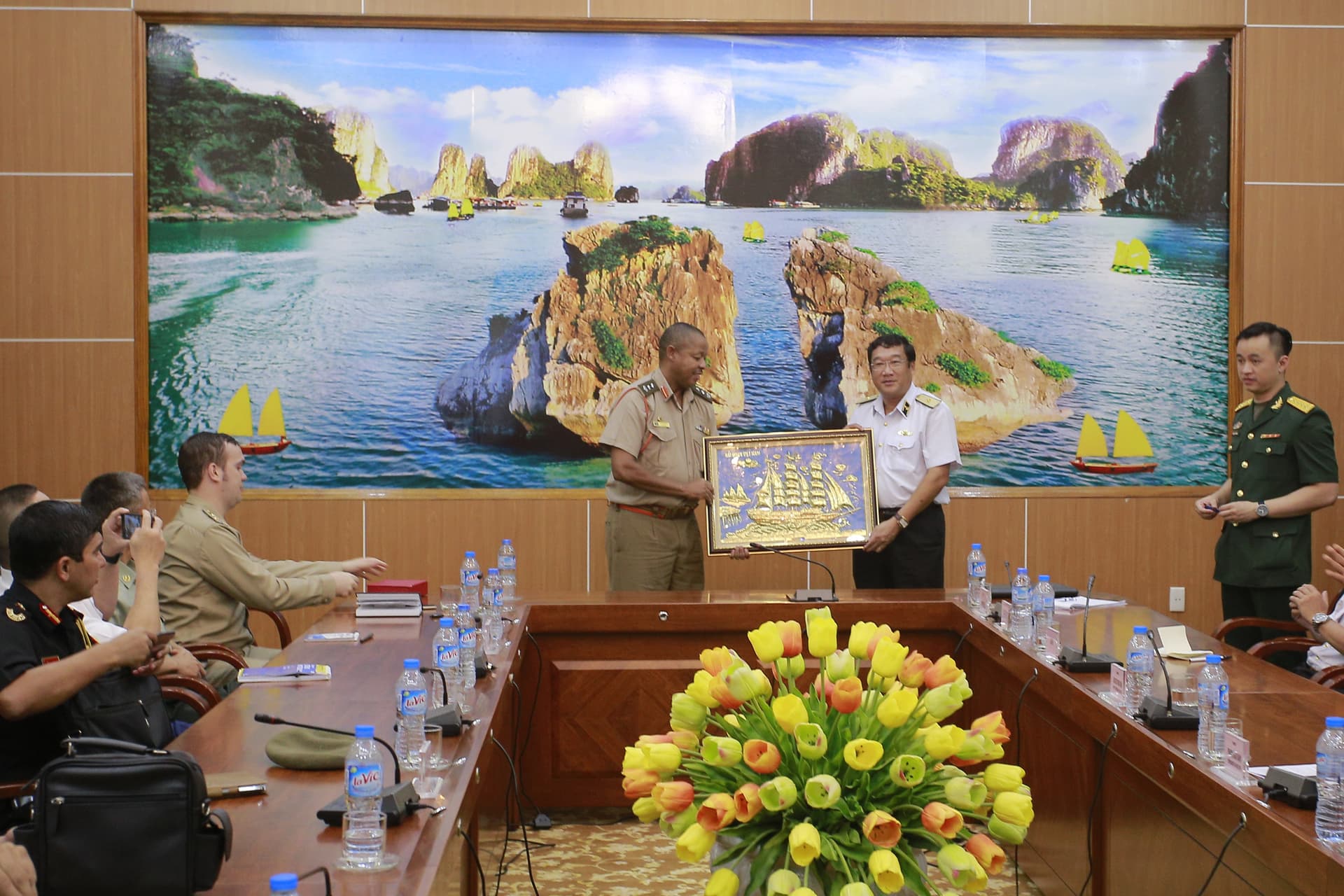 Đoàn Tùy viên Quân sự các nước chào xã giao Tư lệnh Hải quân