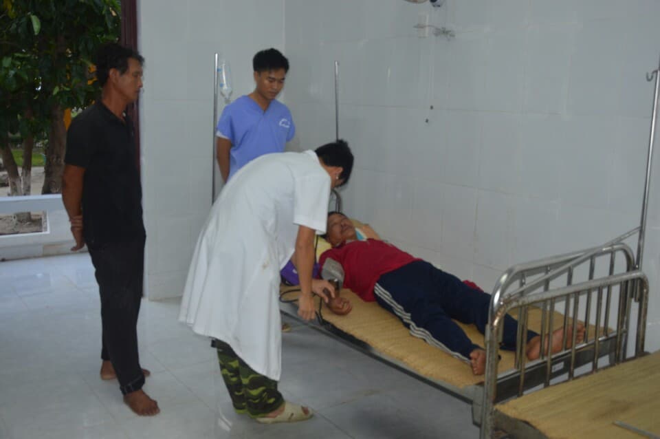 Bệnh xá đảo Song Tử Tây cấp cứu ngư dân bị đột quỵ trên biển