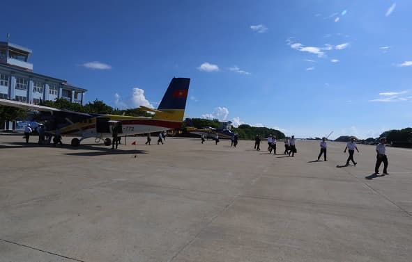 Những cánh bay nối đất liền với đảo xa