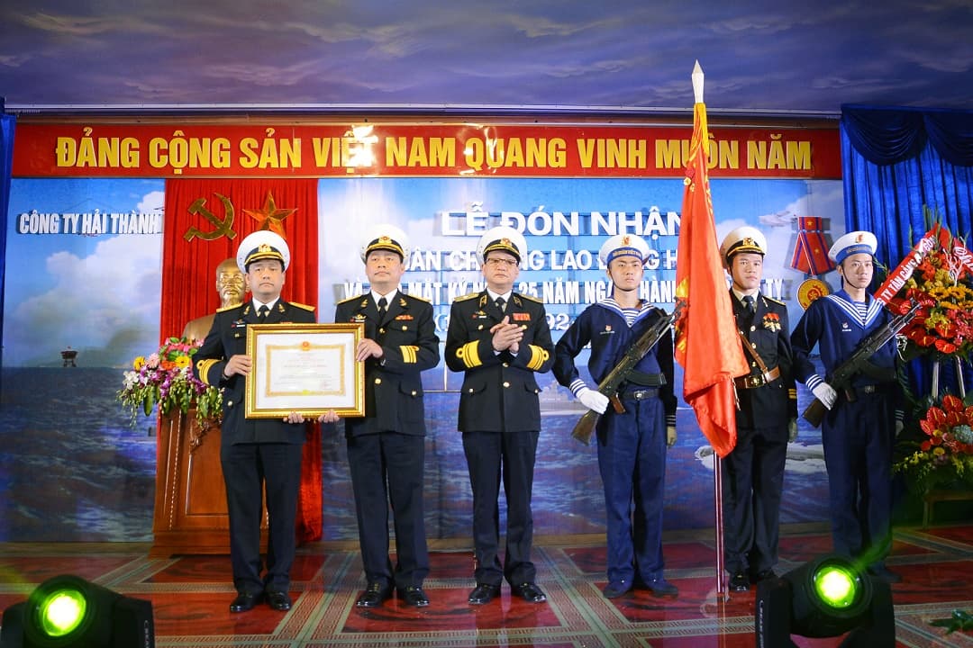 Công ty Hải Thành Hải quân đón nhận Huân chương Lao động hạng Ba