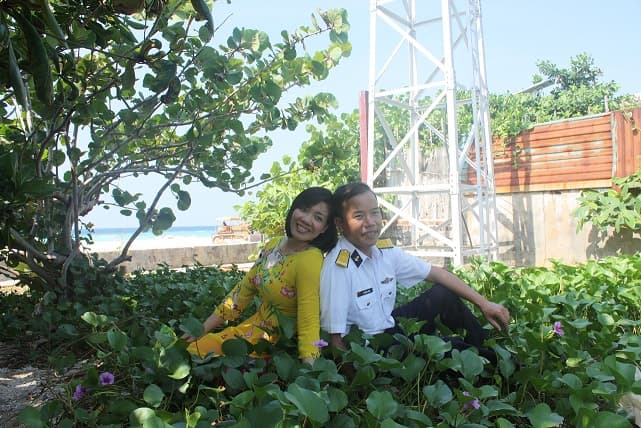 Hai sắc hoa quê hương