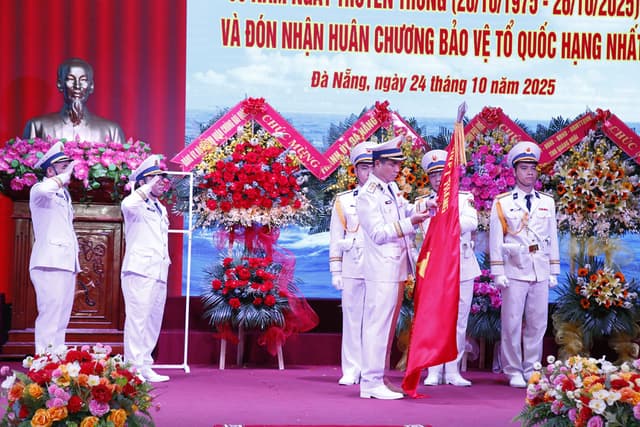 Vùng 3 Hải quân đón nhận Huân chương Bảo vệ Tổ quốc hạng Nhất