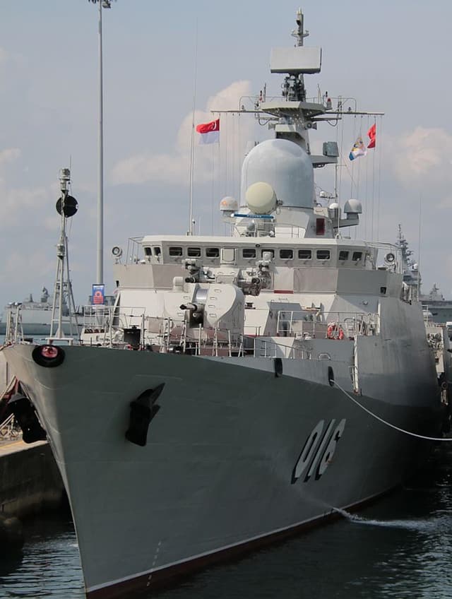 Lữ đoàn 162 thi đua bảo quản tốt trang bị kỹ thuật tàu thuyền