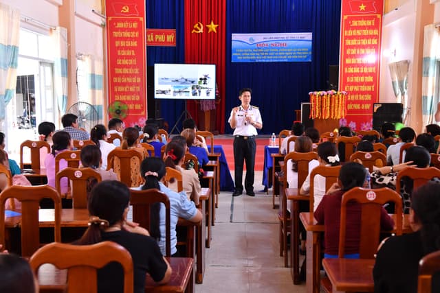 Lữ đoàn 175 tuyên truyền biển đảo tại Cà Mau