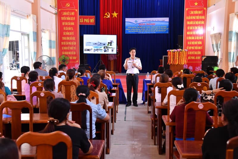 Lữ đoàn 175 tuyên truyền biển đảo tại Cà Mau