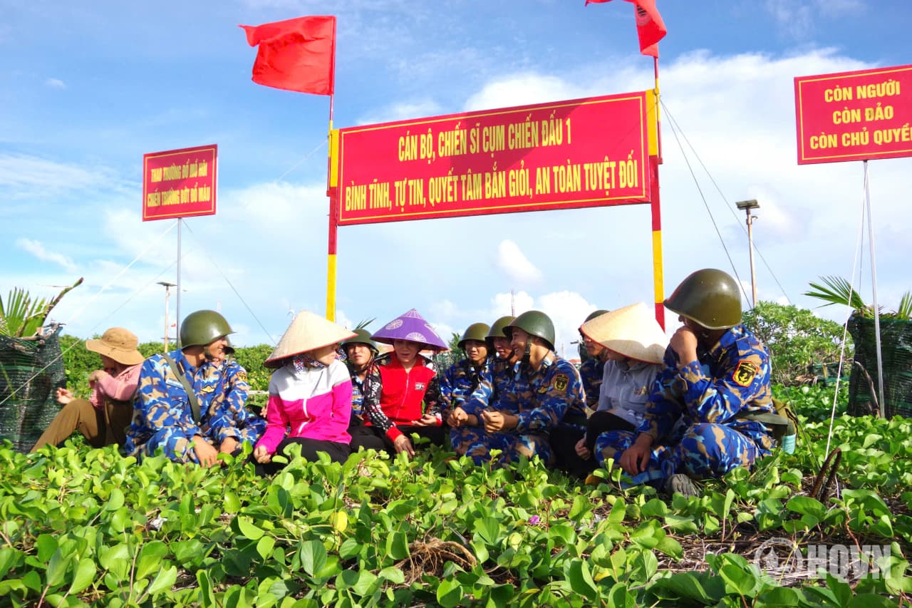 Quân dân đặc khu Trường Sa vững tin theo Đảng