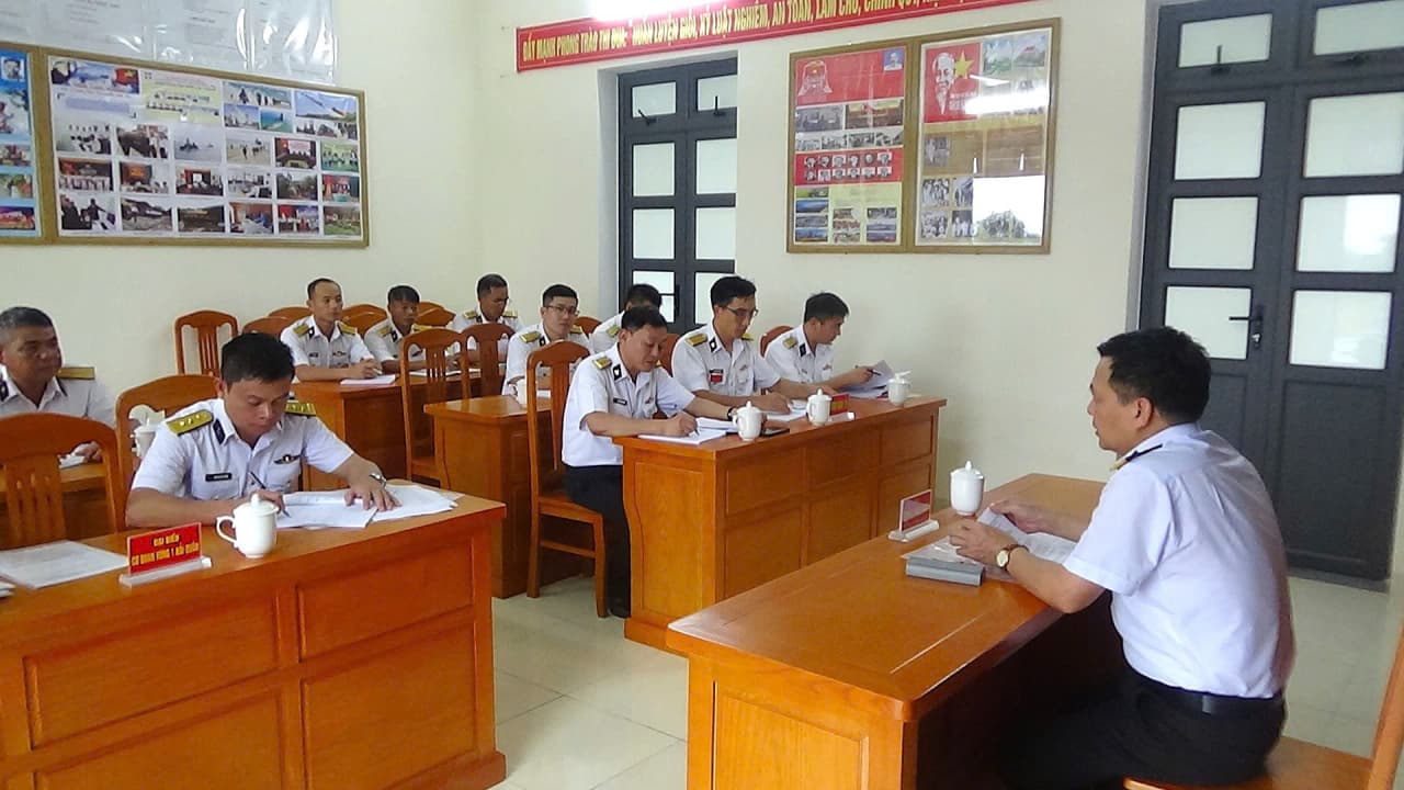 Trạm ra đa 525 duy trì tốt nền nếp chính quy, làm chủ trang bị kỹ thuật