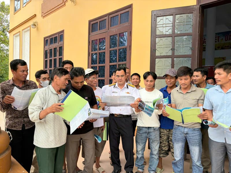 Hải đội 137 phối hợp tuyên truyền biển đảo tại Nghệ An