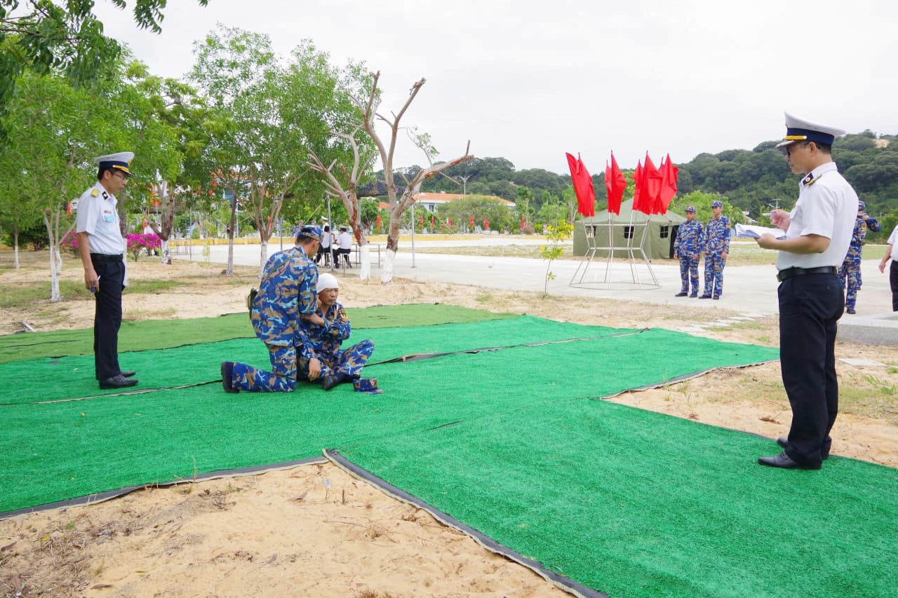 Chấm thi 4 chuyên ngành hậu cần tại Lữ đoàn 957
