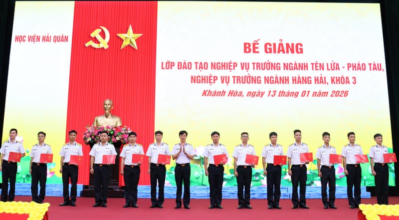 Học viện Hải quân: Bế giảng các lớp đào tạo nghiệp vụ trưởng khóa 3