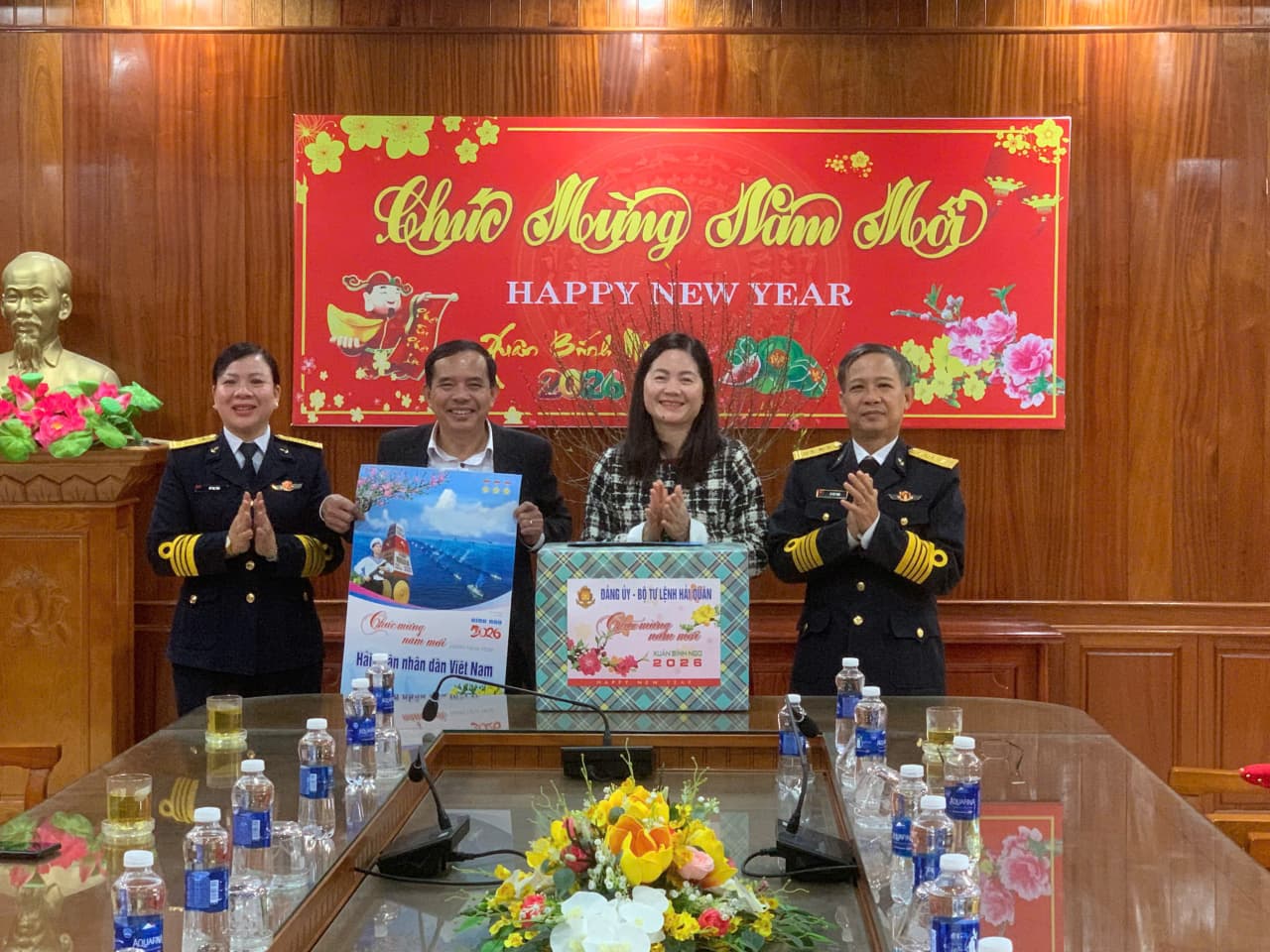 Thăm, tặng quà Trung tâm Điều dưỡng thương binh Duy Tiên