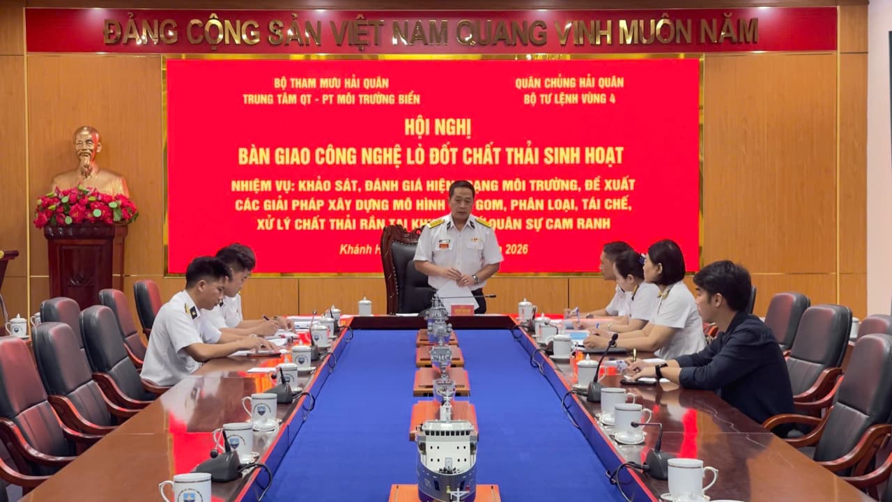 Trung tâm Quan trắc - Phân tích Môi trường biển bàn giao lò đốt chất thải rắn