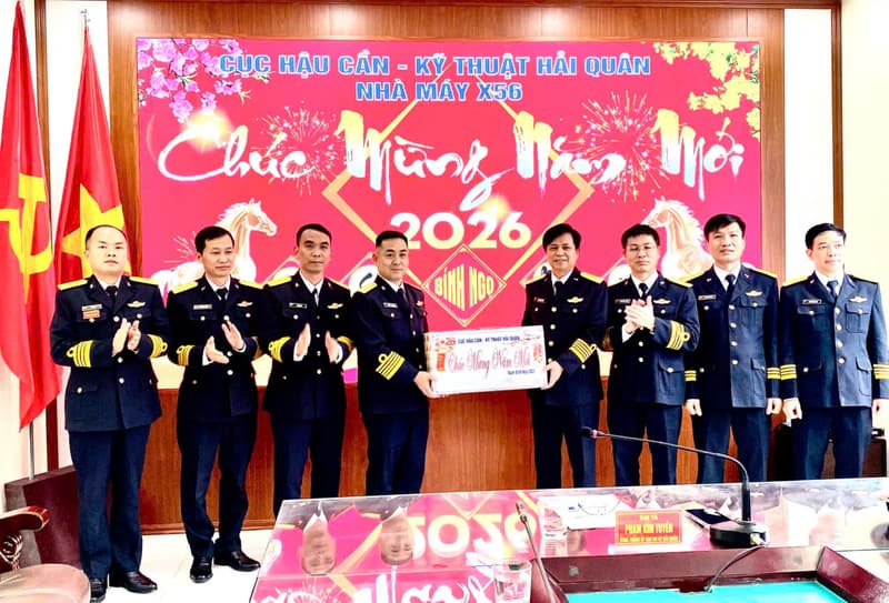 Cục Hậu cần - Kỹ thuật Hải quân kiểm tra, chúc Tết tại Nhà máy X56