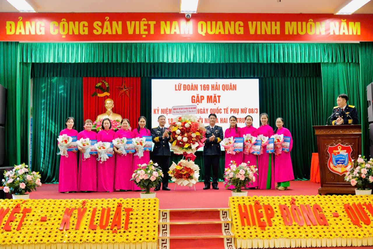Lữ đoàn 169 gặp mặt kỷ niệm 116 năm Ngày quốc tế phụ nữ 8/3