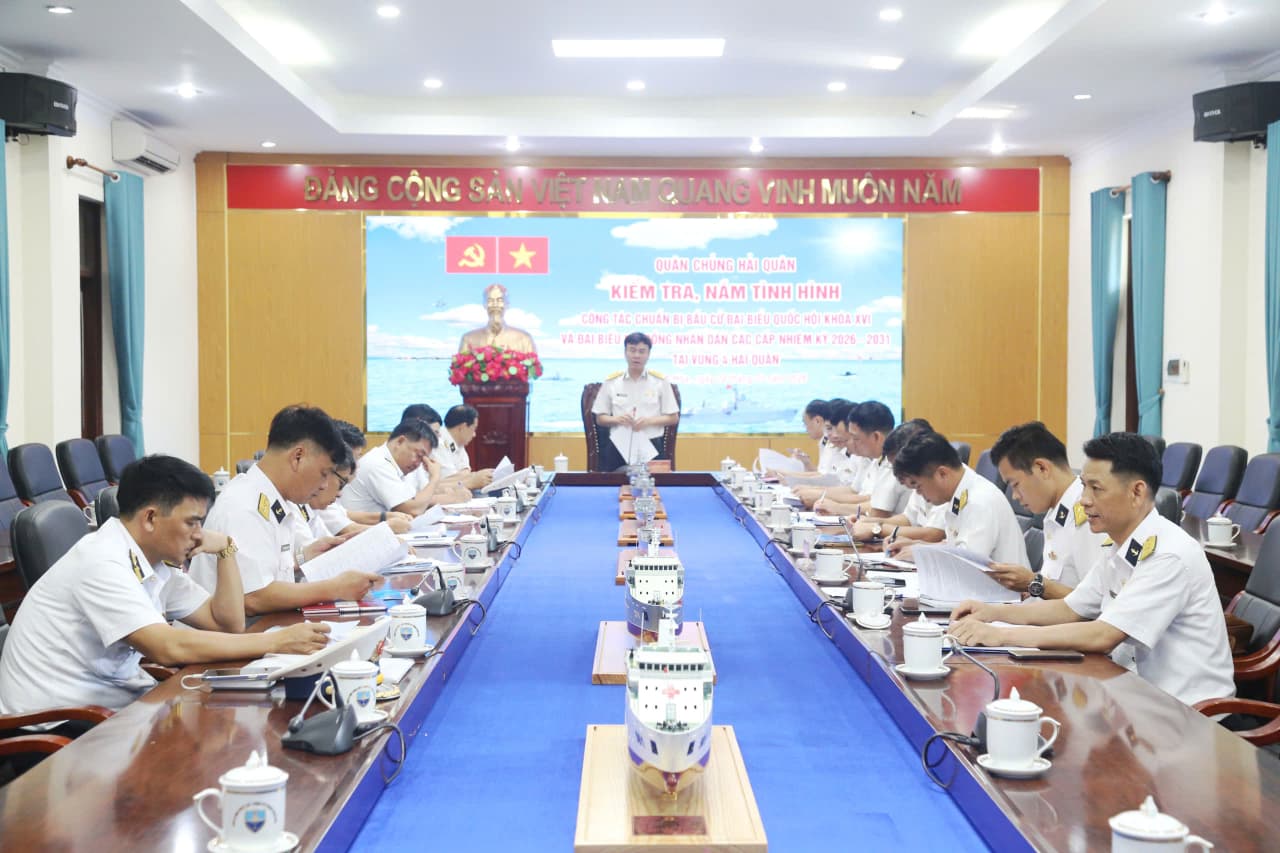 Kiểm tra công tác chuẩn bị bầu cử tại Vùng 4 Hải quân