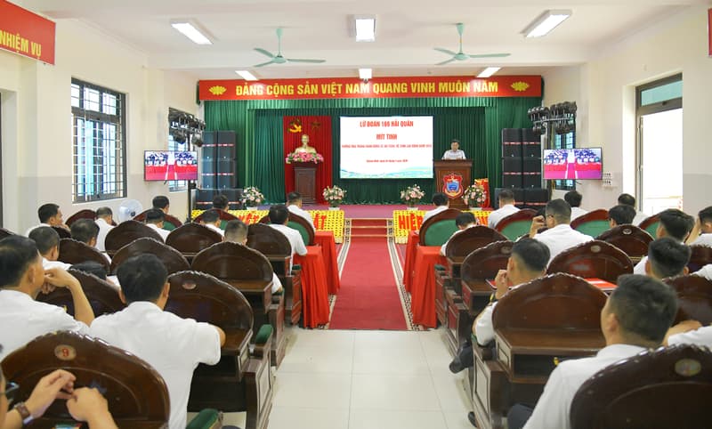 Lữ đoàn 169 mít tinh hưởng ứng tháng hành động về an toàn, vệ sinh lao động năm 2026