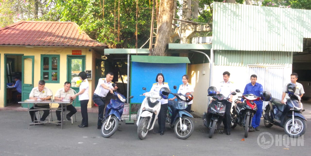 Nhà máy X46 kiểm tra giấy tờ và tình trạng kỹ thuật các phương tiện cá nhân