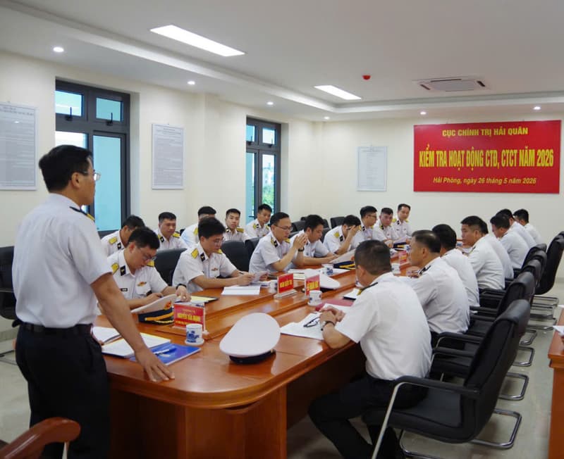 Cục Chính trị Hải quân kiểm tra hoạt động công tác đảng, công tác chính trị tại Lữ đoàn 602