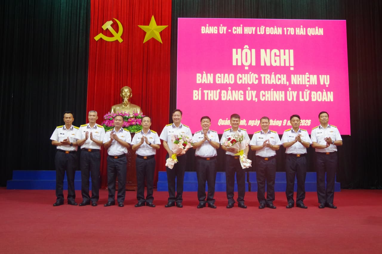 Lữ đoàn 170 bàn giao chức trách nhiệm vụ bí thư đảng ủy, chính ủy lữ đoàn