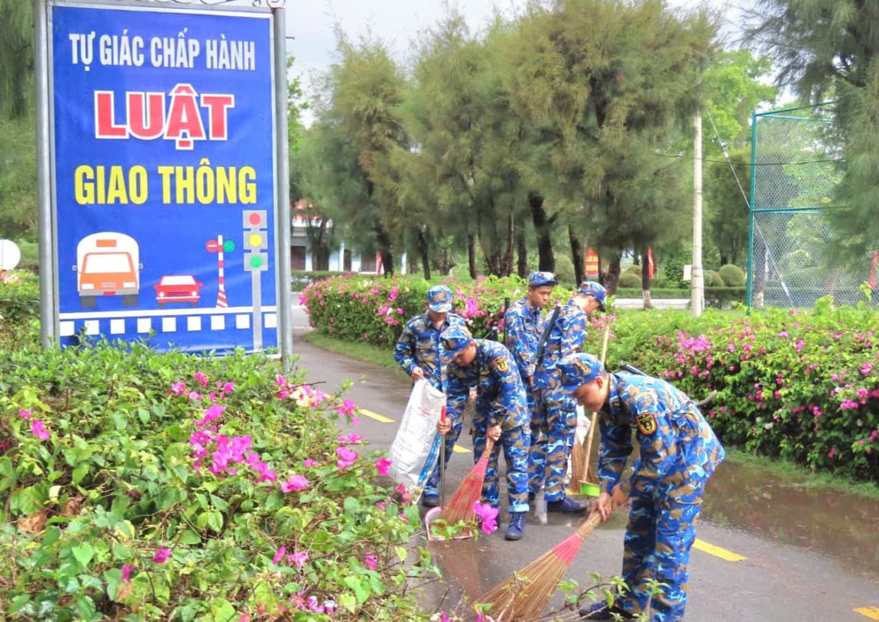 Tuổi trẻ Lữ đoàn 101 tình nguyện vì môi trường “sáng – xanh – sạch – đẹp”