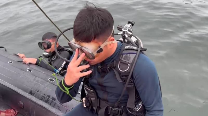 Đặc công Hải quân tìm thấy thi thể cuối cùng vụ lật tàu chở khách trên hồ Thác Bà