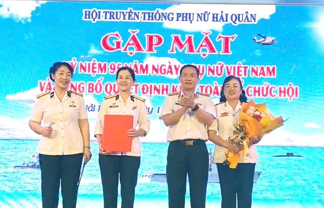 Hội truyền thống phụ nữ Hải quân gặp mặt kỷ niệm 95 năm Ngày Phụ nữ Việt Nam