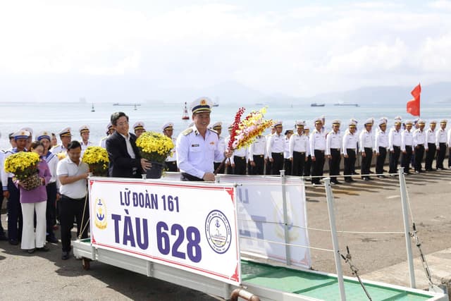 VIDEO: Vùng 3 Hải quân chúc Tết quân dân đặc khu Cồn Cỏ, Lý Sơn