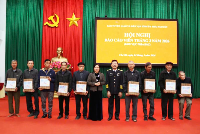 Cục Hậu cần – Kỹ thuật Hải quân thông tin về tình hình biển đảo tại Thái Nguyên