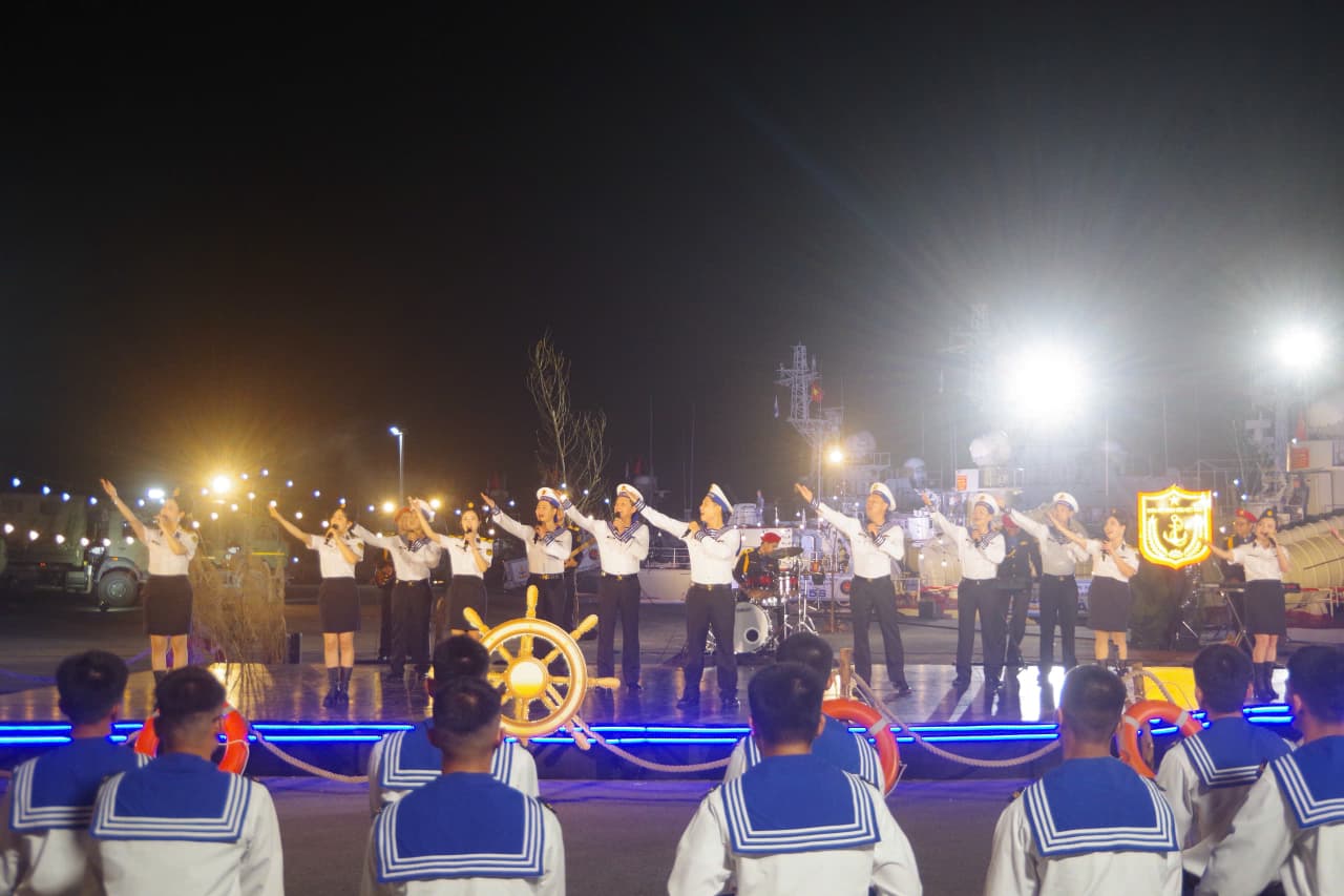 Chương trình nghệ thuật "Hải quân nhân dân Việt Nam - Niềm tin vững bước"