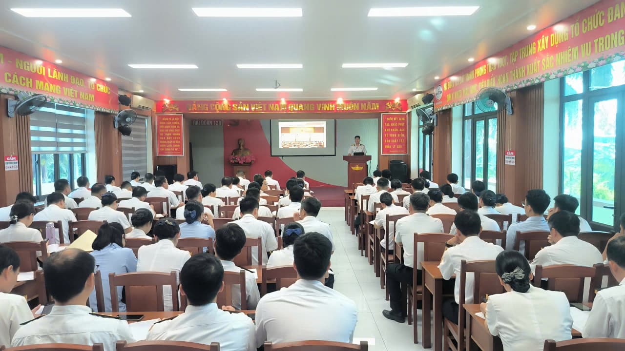 Hải đoàn 128: Nâng cao nhận thức pháp luật cho cán bộ, nhân viên, người lao động