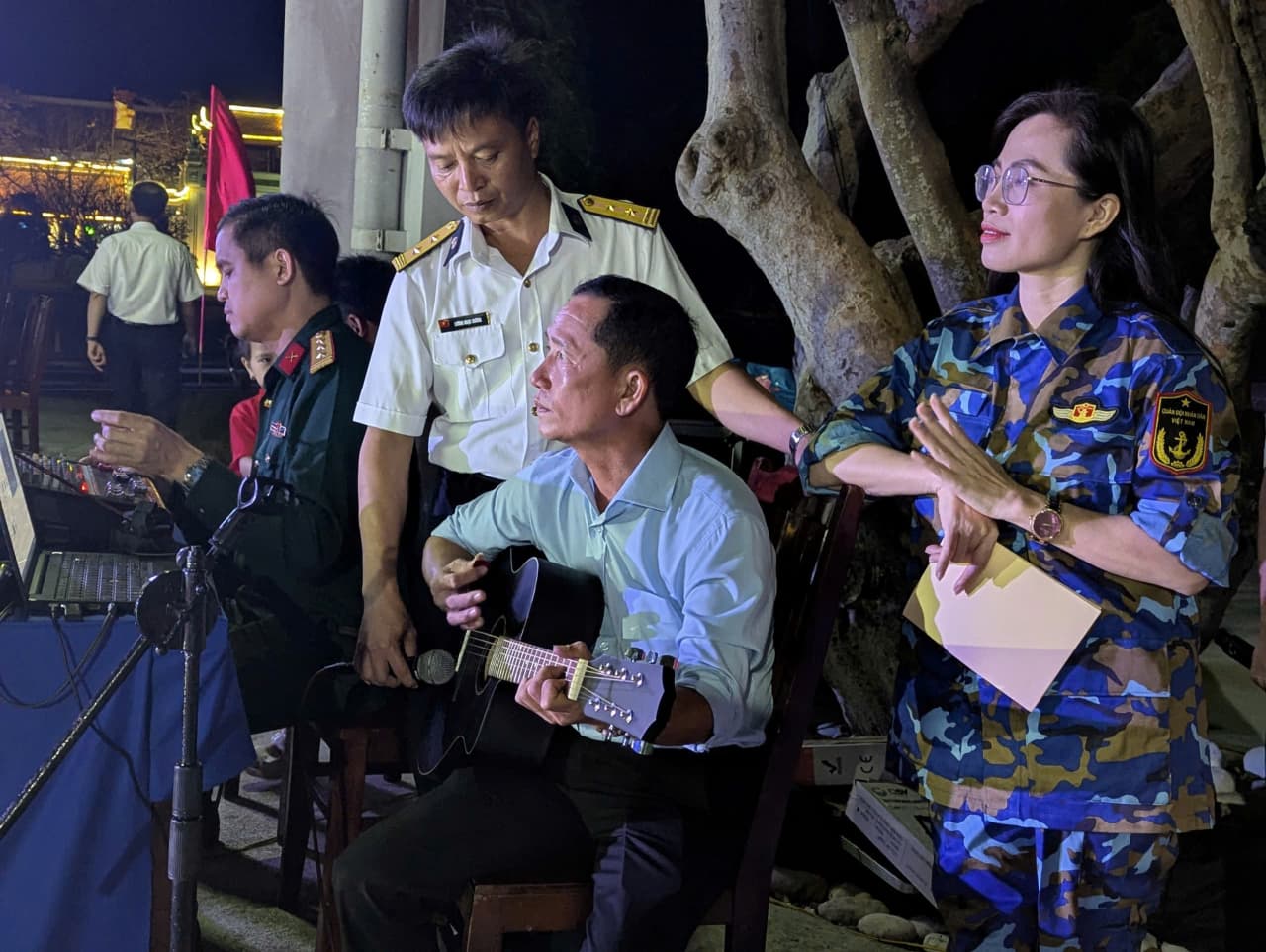 LÍNH ĐẢO YÊU VĂN NGHỆ (Kỳ 3): Hành trình của những “nốt nhạc” ra Trường Sa