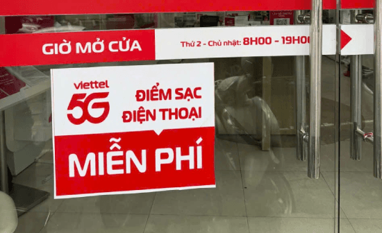237 điểm sạc miễn phí tại cửa hàng Viettel hoạt động xuyên bão để hỗ trợ người dân