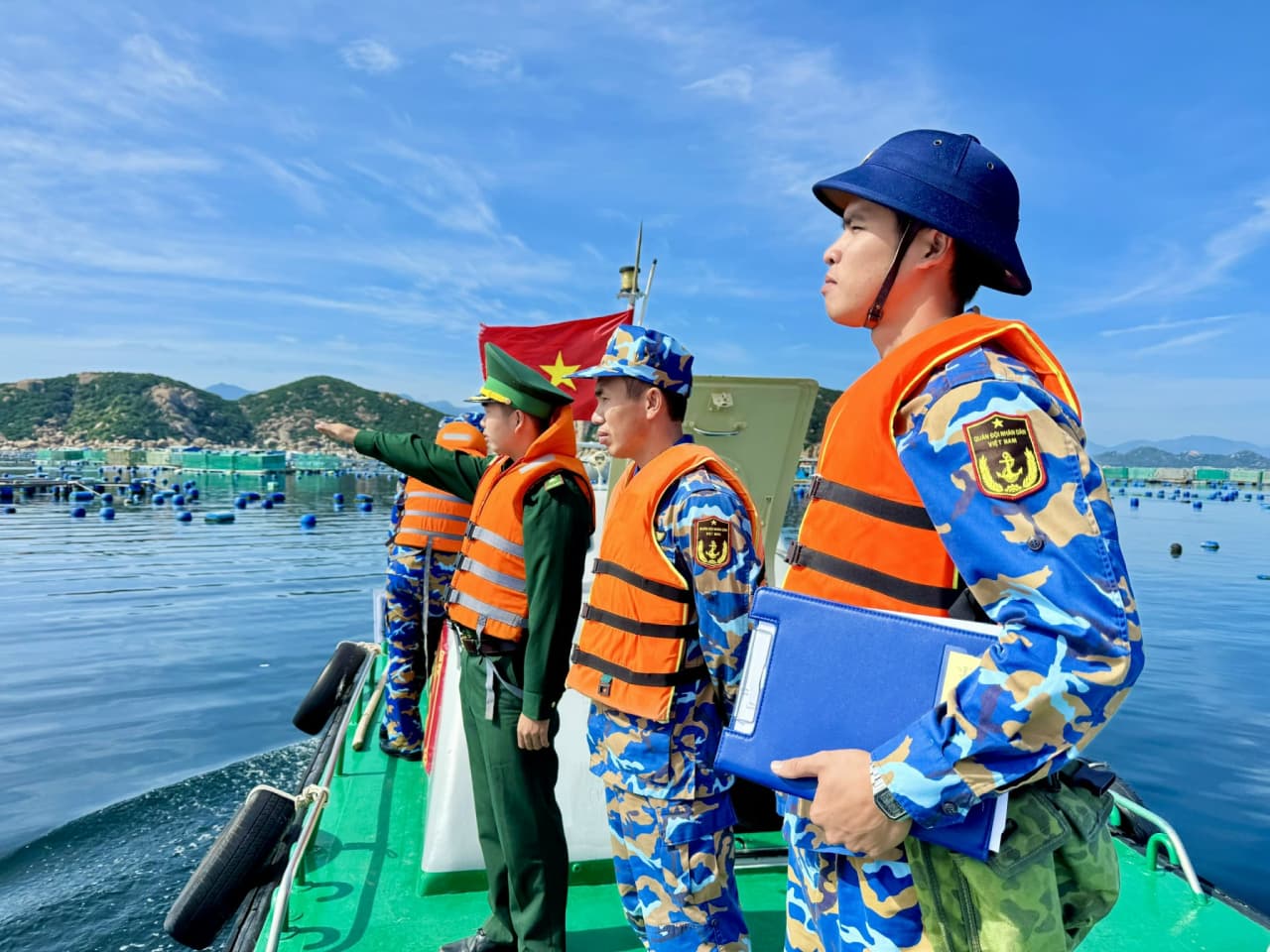 Vùng 4 phối hợp tuần tra, kiểm soát khu vực biển vịnh Cam Ranh