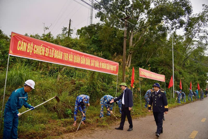 Lữ đoàn 169 chung tay xây dựng nông thôn mới tại đặc khu Vân Đồn
