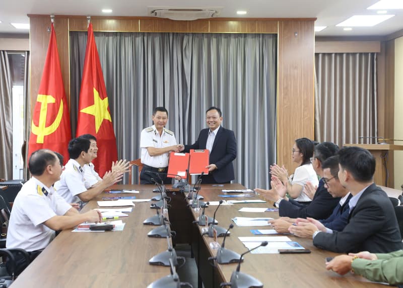 Vùng 4 Hải quân ký kết phối hợp hoạt động với Công ty TNHH KN Cam Ranh