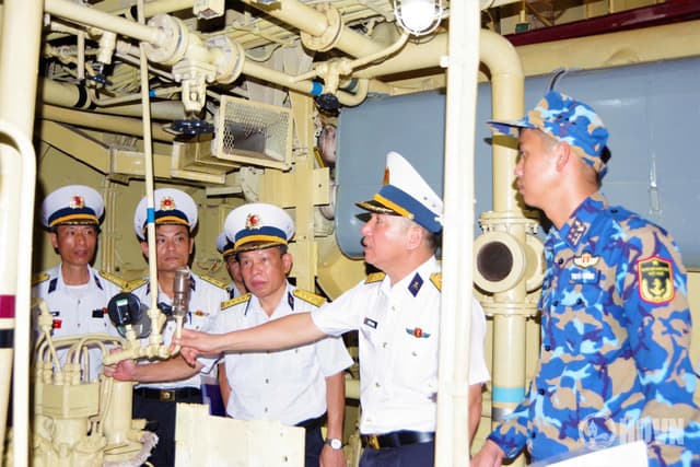 Kiểm tra đơn vị vững mạnh toàn diện “mẫu mực, tiêu biểu” tại Học viện Hải quân
