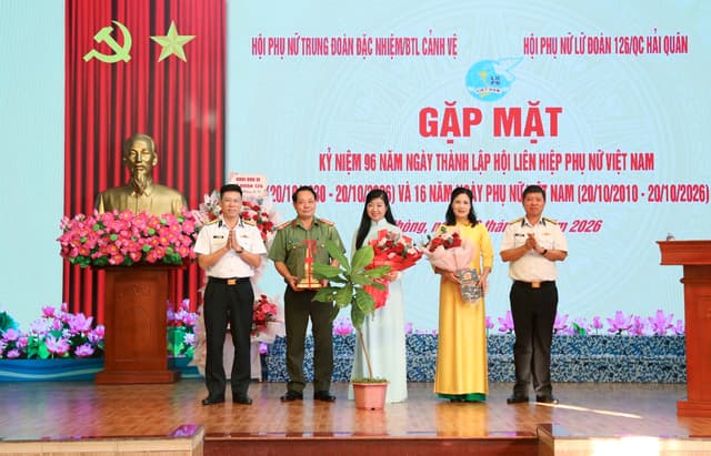 Thắt chặt tình đoàn kết giữa phụ nữ Đặc công Hải quân và Trung đoàn Đặc nhiệm Bộ Tư lệnh Cảnh vệ
