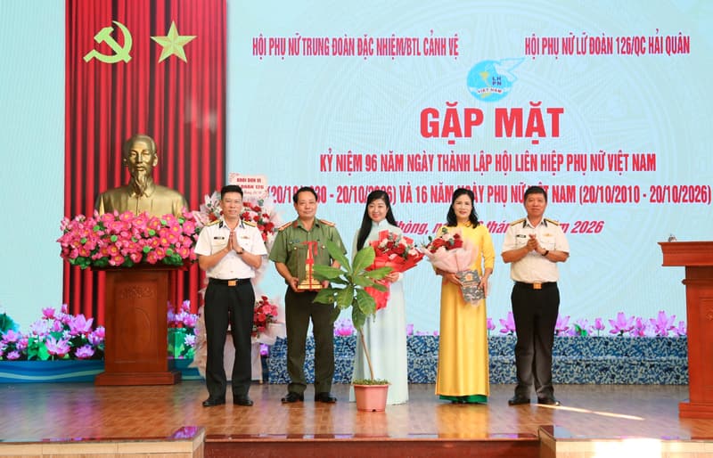 Thắt chặt tình đoàn kết giữa phụ nữ Đặc công Hải quân và Trung đoàn Đặc nhiệm Bộ Tư lệnh Cảnh vệ
