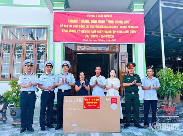 Vùng 4 Hải quân khánh thành, bàn giao 2 nhà đồng đội