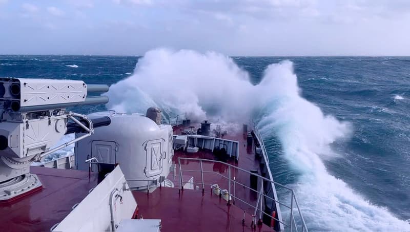 Mũi thuyền ta đó...